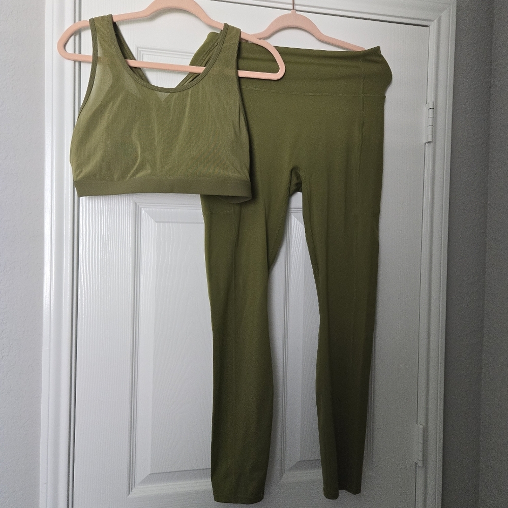 Olive Fabletics Set